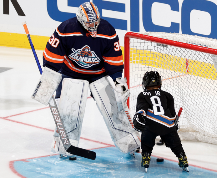 Илья Сорокин сразился с Овечкиным-младшим на конкурсе мастерства