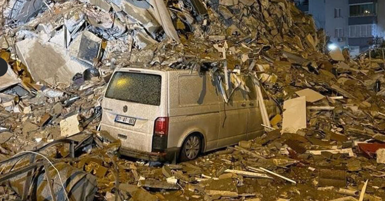 В Турции случилось одно из самых сильных за последние 100 лет землетрясений