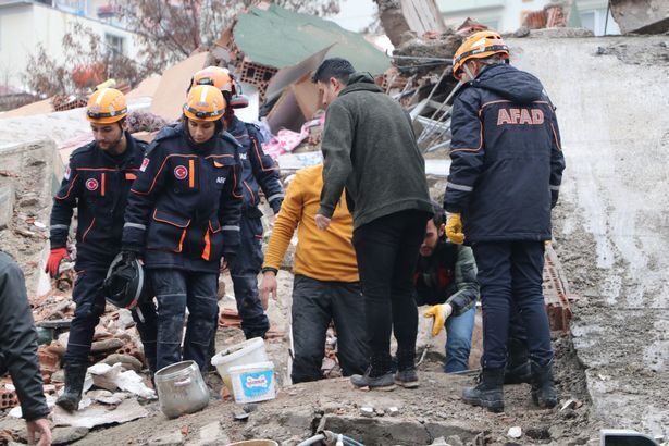 2 466 человек погибло после мощного землетрясения в Турции и Сирии