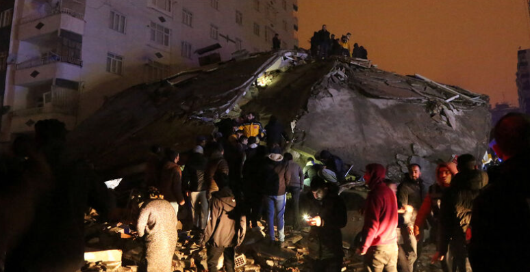 В Турции случилось одно из самых сильных за последние 100 лет землетрясений