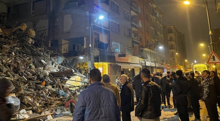 В Турции случилось одно из самых сильных за последние 100 лет землетрясений
