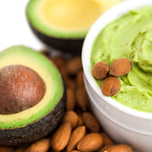 Восстанавливающая маска из авокадо и моркови