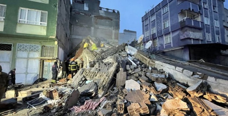 Землетрясение, произошедшее в 10 провинциях Турции