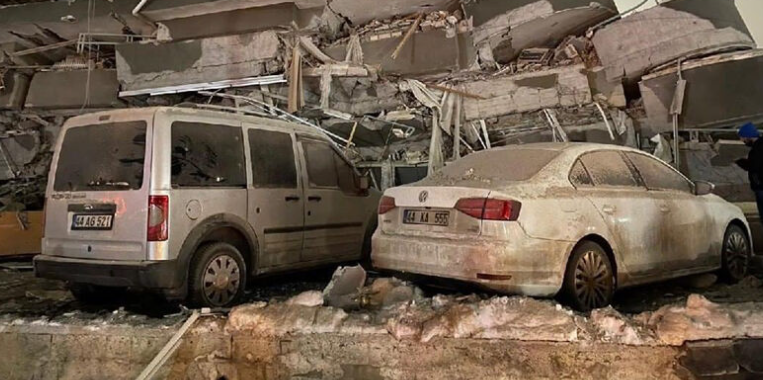 В Турции случилось одно из самых сильных за последние 100 лет землетрясений