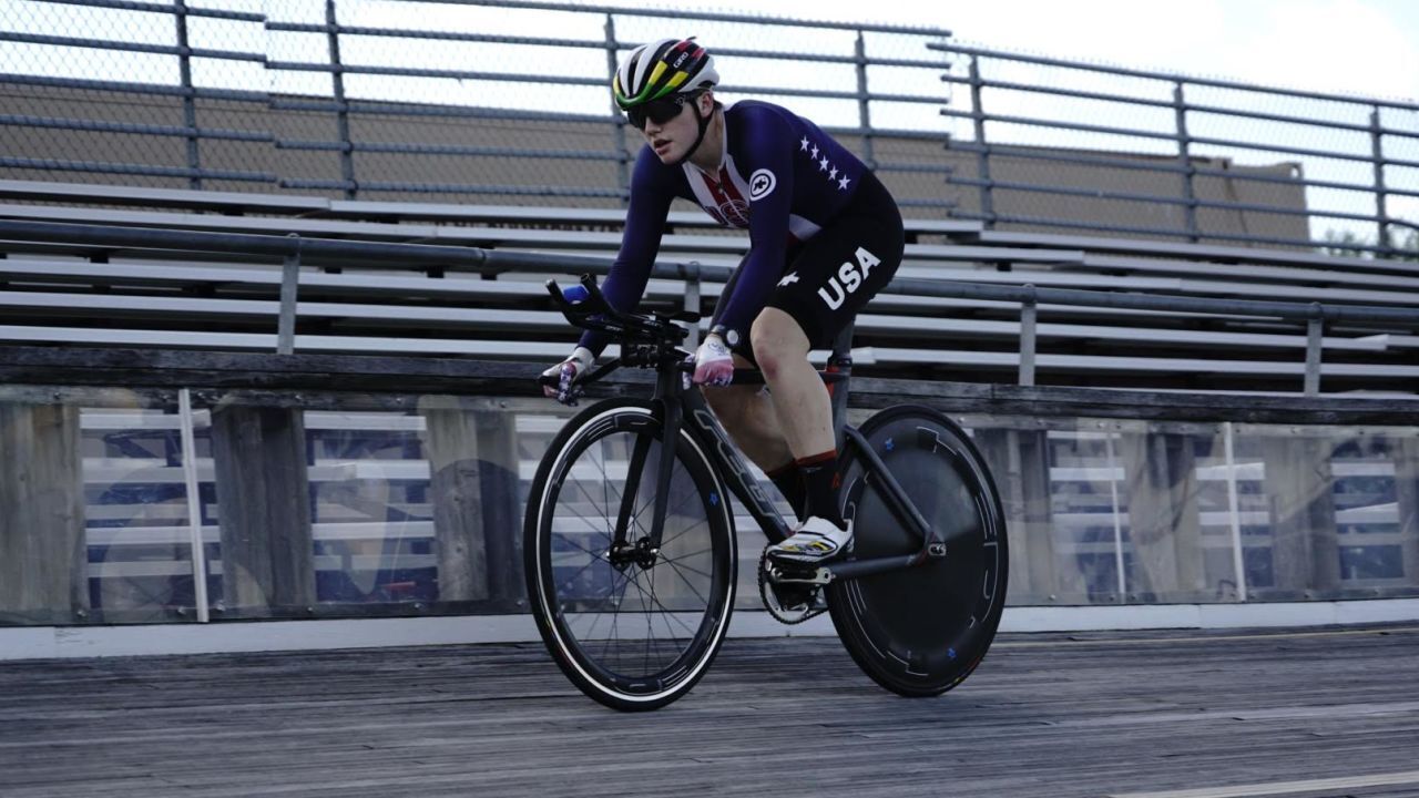 Эти молодые спортсменки покончили с собой. У всех у них были общие травмы головы