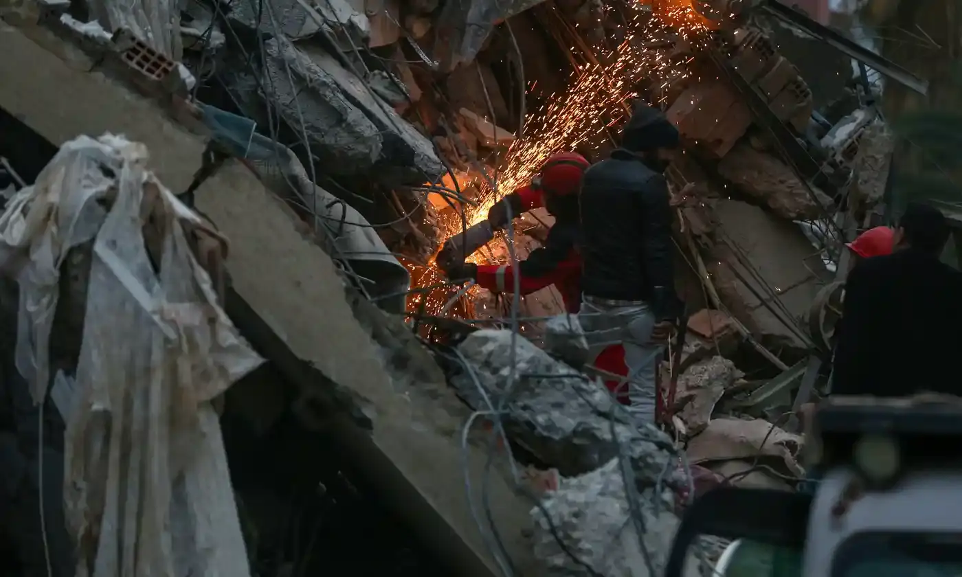 Турция и Сирия: по меньшей мере 2600 человек считаются погибшими в результате крупных землетрясений, и их число будет расти – последние обновления