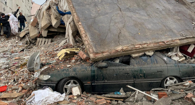 В Турции случилось одно из самых сильных за последние 100 лет землетрясений