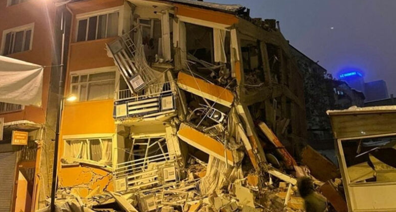 В Турции случилось одно из самых сильных за последние 100 лет землетрясений