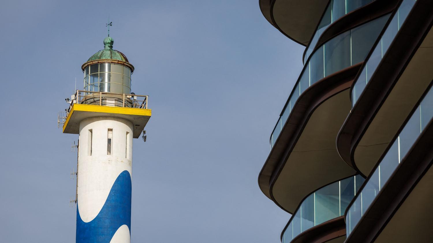 Владельцы роскошных квартир проиграли борьбу с тусклым знаменитым бельгийским маяком ...