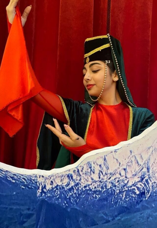 «Я не представляю себя ни в каком другом стиле, кроме как танцевать народные танцы». танцовщица Арпине Микоян