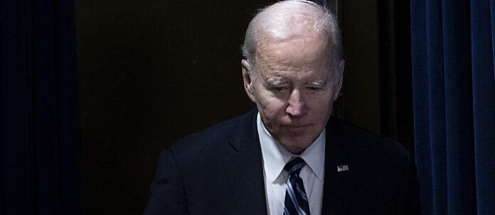 Байден выступает с обращением к Конгрессу США