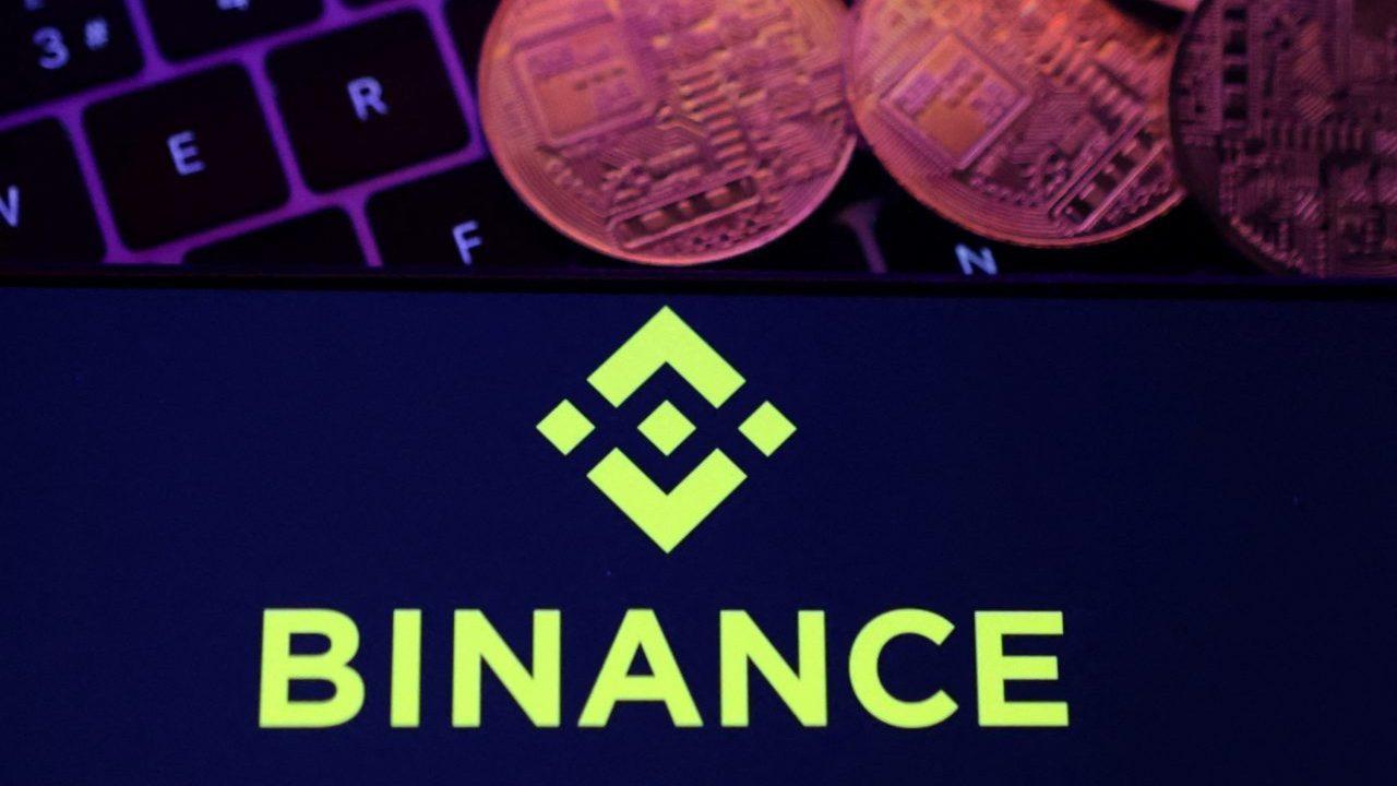 Почему крипто биржа Binance начинает прекращать использование средств через банковские счета