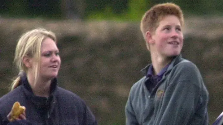 Саша Уолпол, бывший конюх в поместье короля Карла III Хайгроув, заявила, что она таинственная «пожилая женщина», лишившая девственности герцога Сассек