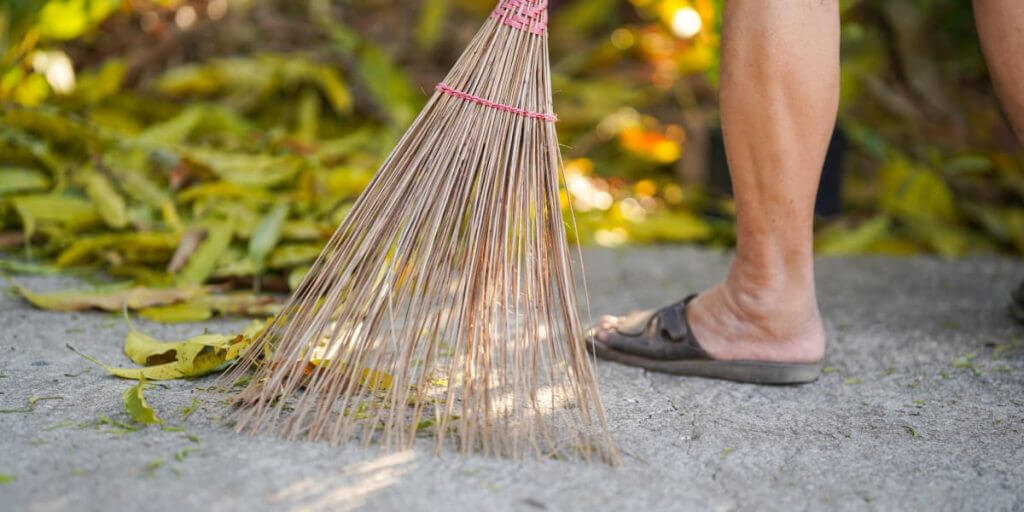 Как очистить бетонный внутренний дворик? Лучший способ для быстрого результата!