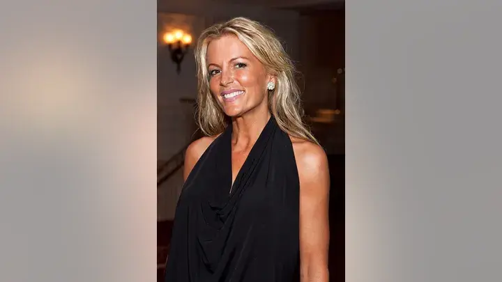 Саша Уолпол, бывший конюх в поместье короля Карла III Хайгроув, заявила, что она таинственная «пожилая женщина», лишившая девственности герцога Сассек