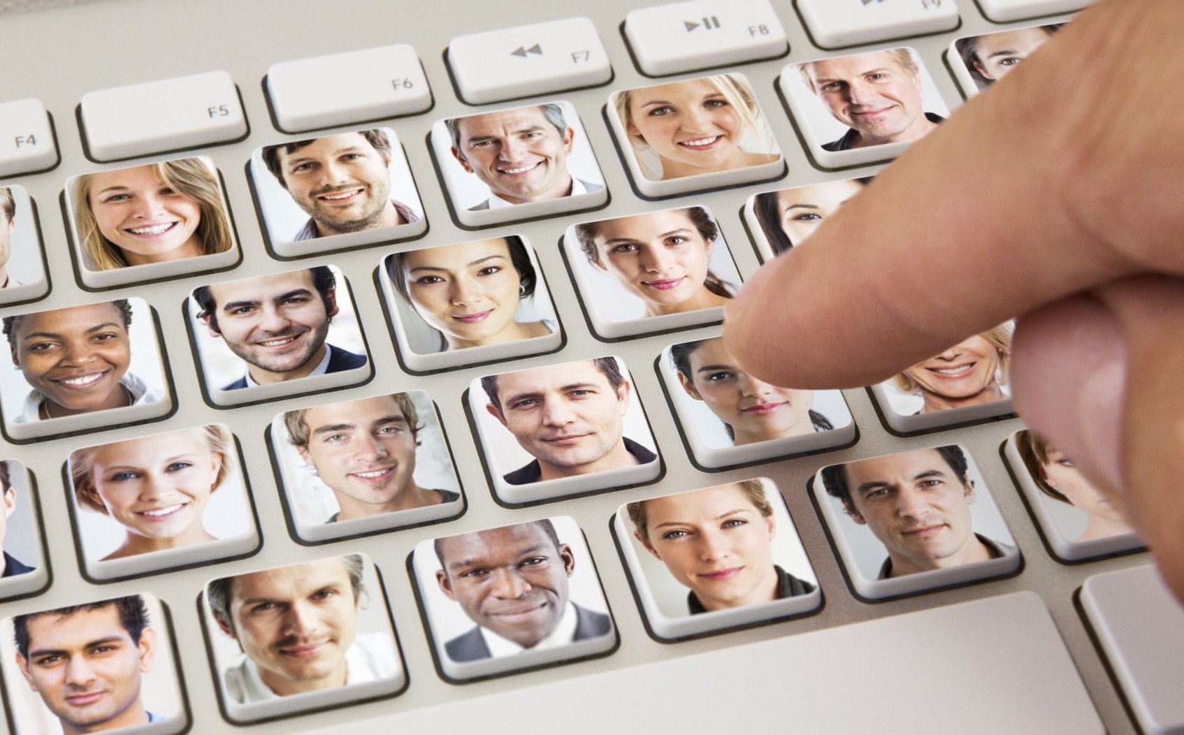 Безвозмездно, то есть даром. Позиция судов