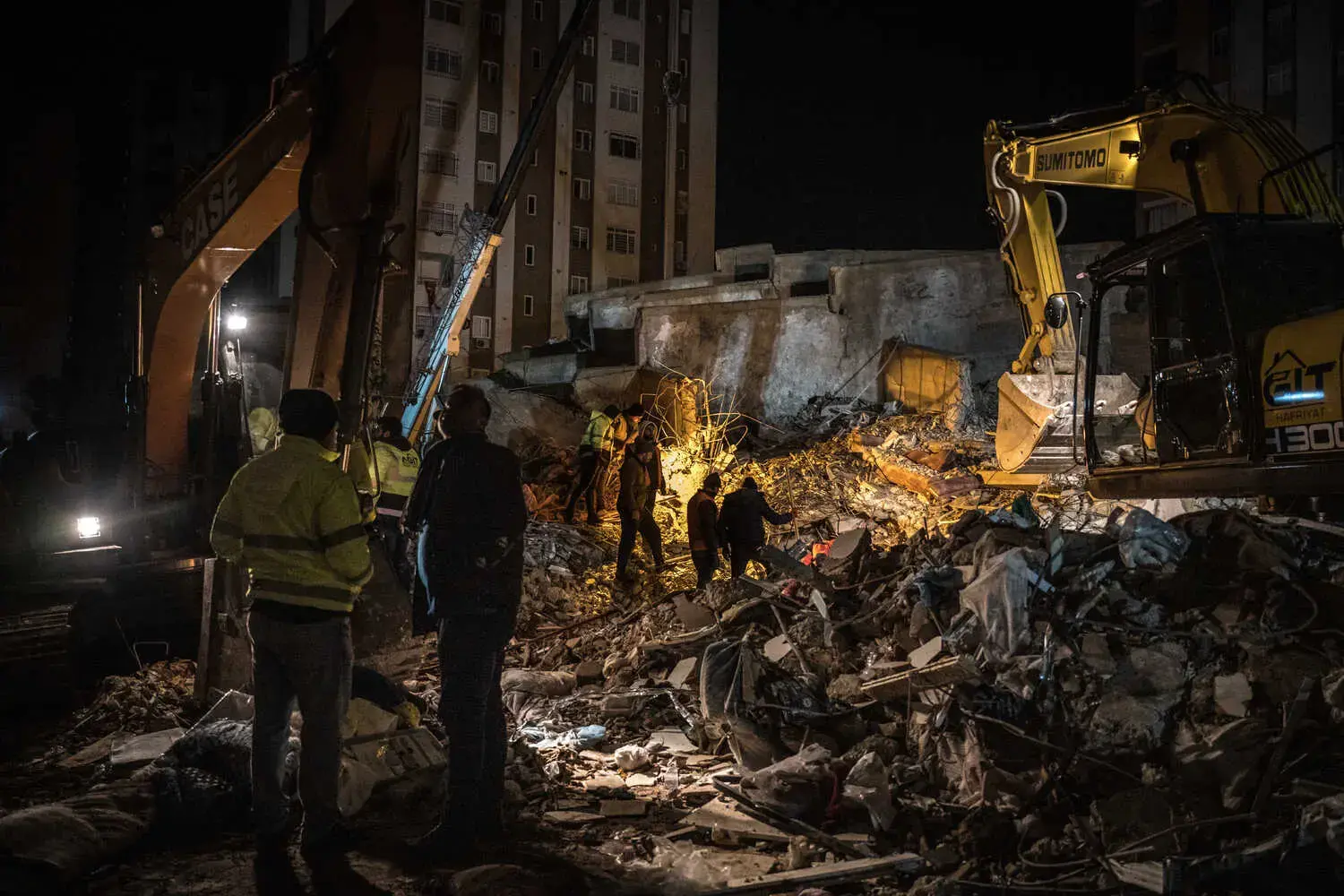 Свежие новости: Спасатели работают в мороз: число погибших от землетрясения в Турции и Сирии превысило 5 000 человек