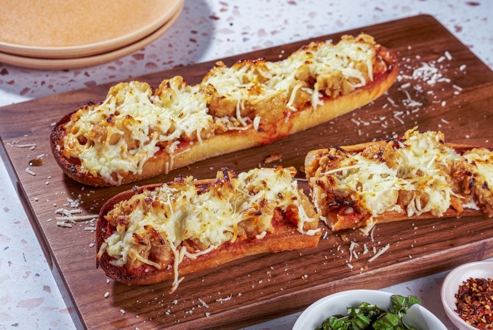 Куриная пицца на чесночном хлебе за 30 минут
