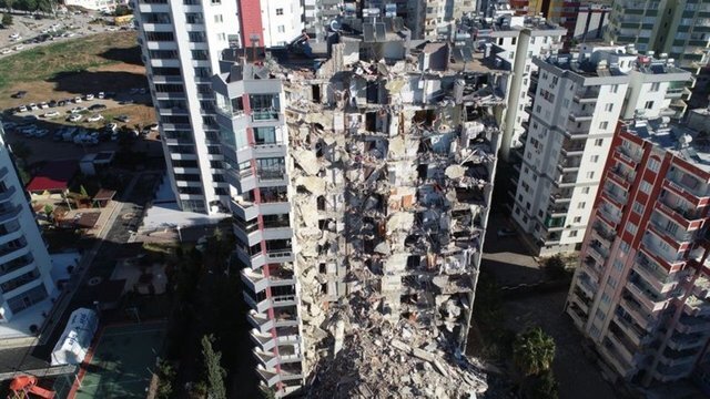 Последний случай землетрясения: сколько людей погибло и было ранено в Адане, сколько зданий было разрушено?