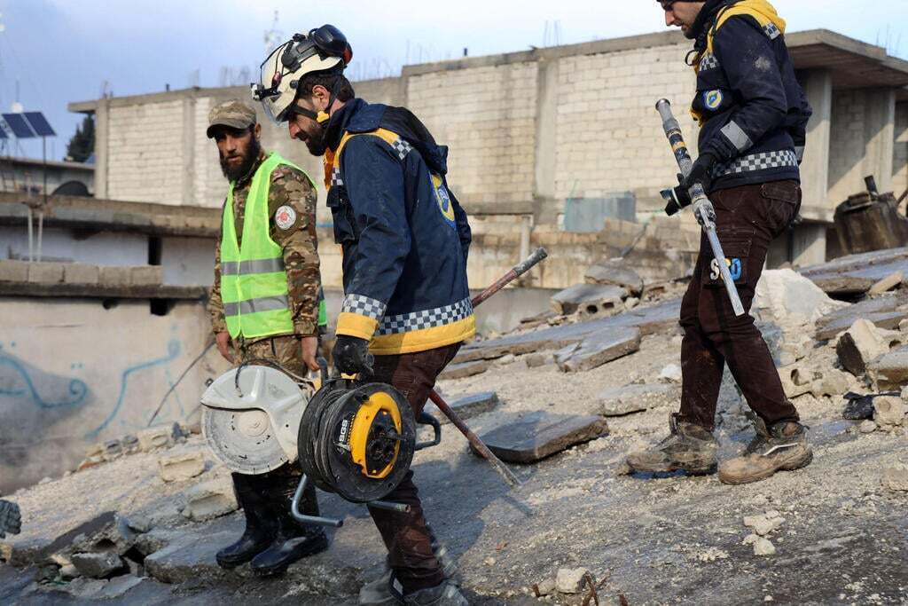 В результате катастрофы погибло 9500 человек. Надежда превращается в отчаяние: «Мы больше не слышим голоса из руин»