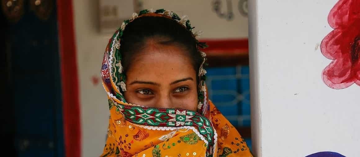 Наращивание индийских, китайских, Реми и других человеческих волос против синтетических