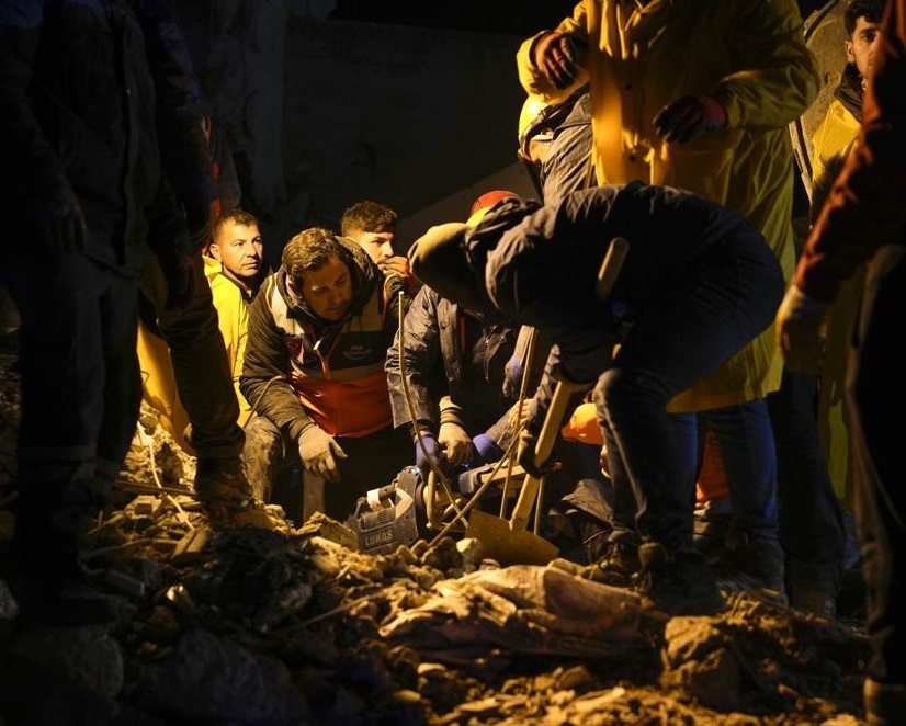 В Турции, Сирии, пострадавших от землетрясения, много жертв, слишком мало времени