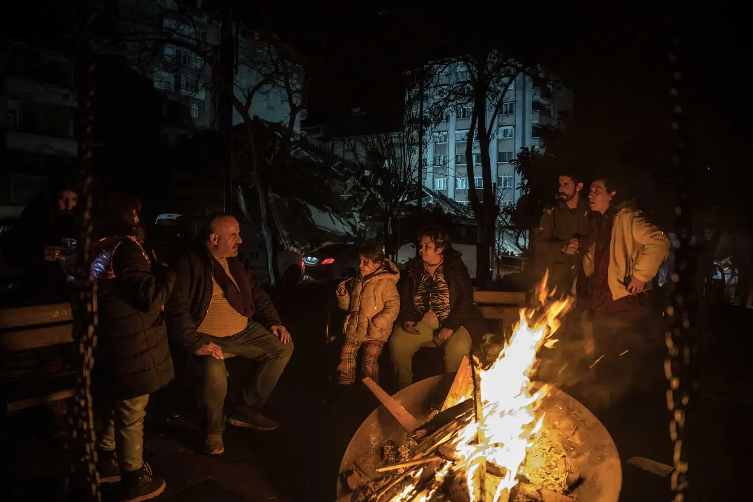 Свежие новости: Число жертв землетрясения приближается к 10 000, спасатели сталкиваются с материально-техническими трудностями