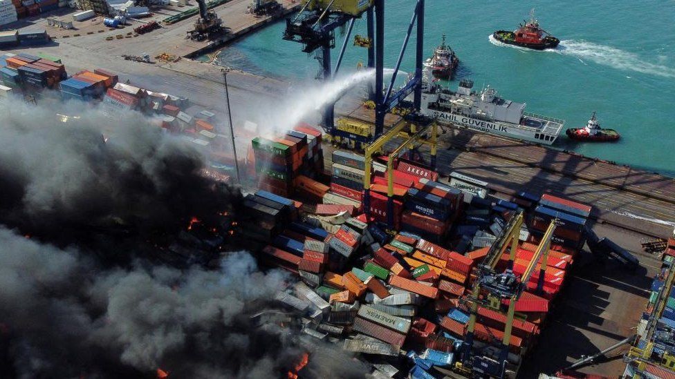 Землетрясение в Турции и Сирии: Пожар в порту Искендерун потушен.