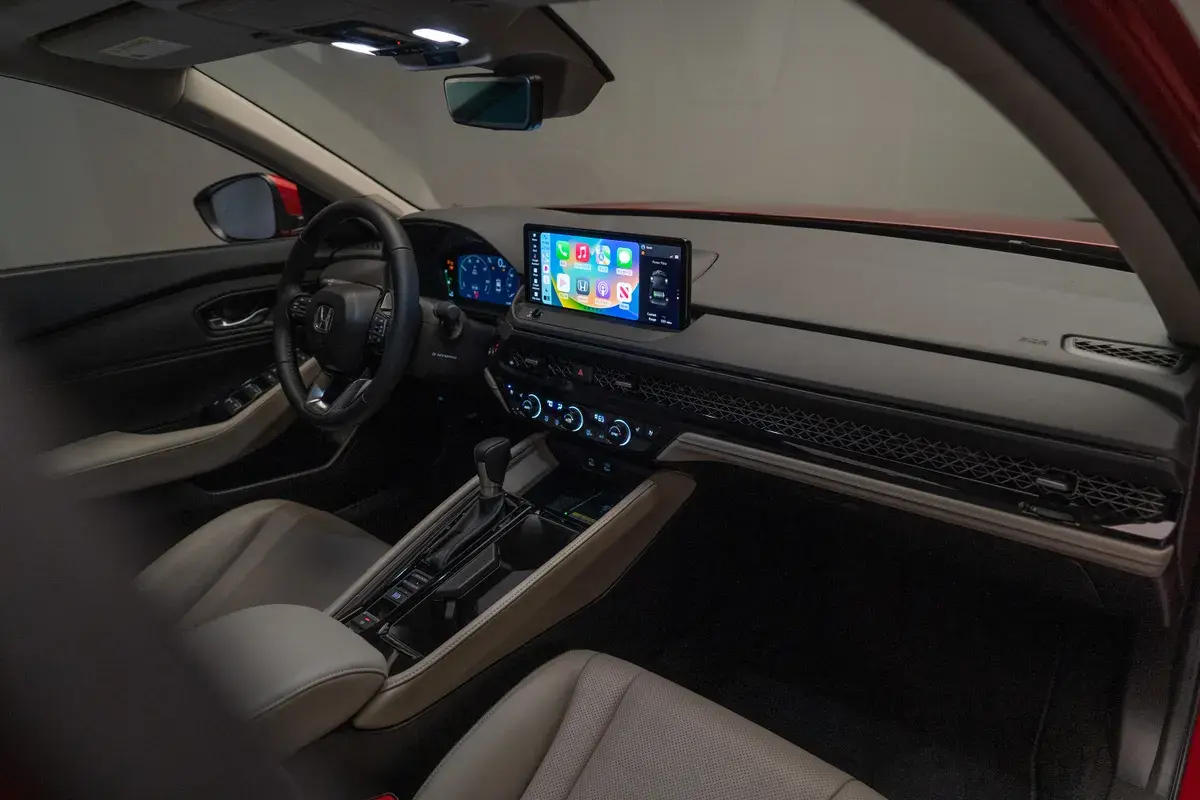 Honda Accord Hybrid 2023: первый обзор: элегантный седан с Google Smarts