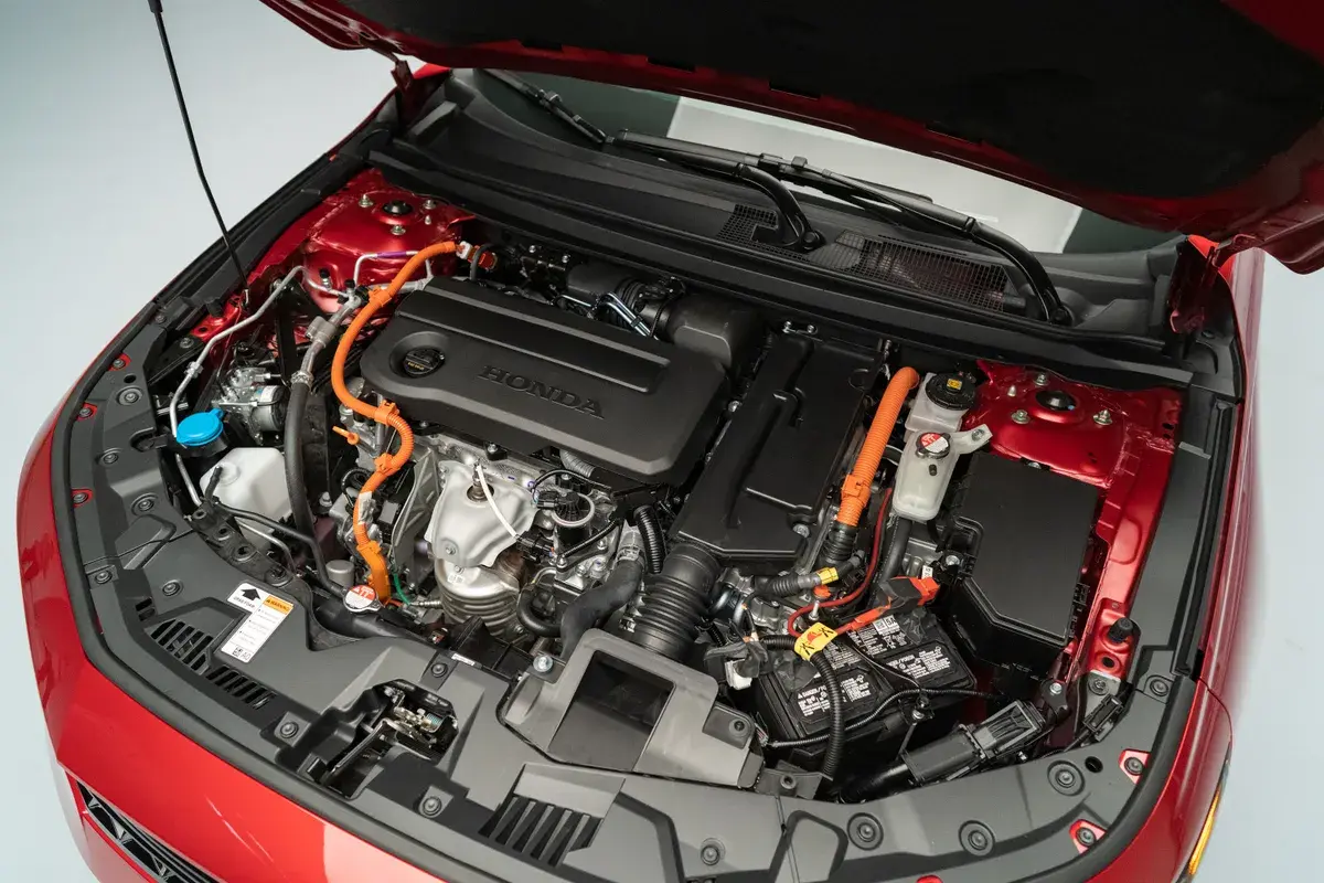 Honda Accord Hybrid 2023: первый обзор: элегантный седан с Google Smarts