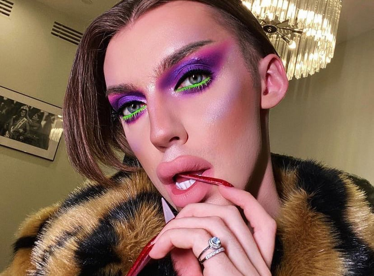 Манекен изменил Самке?