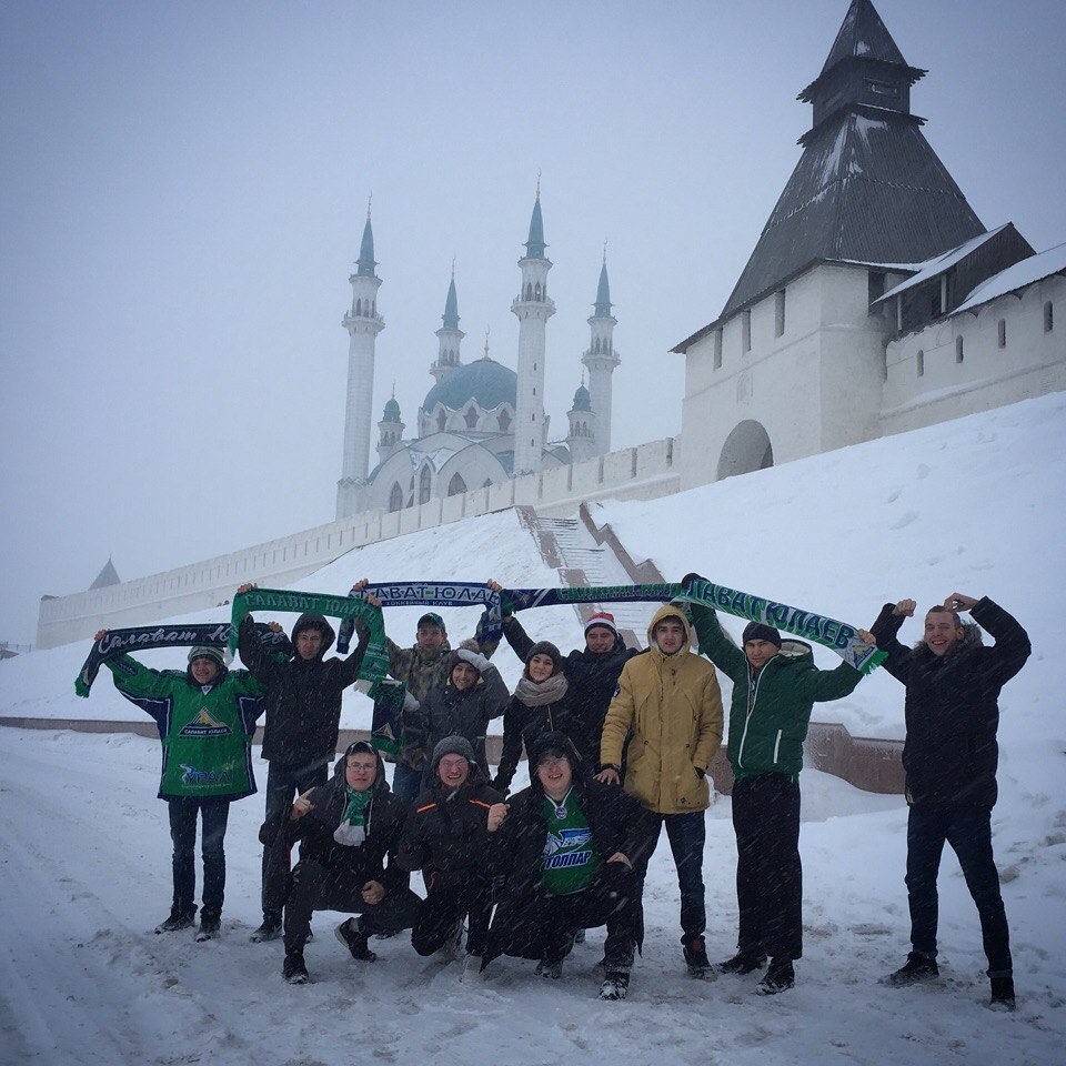 Кто для вас футбольные и хоккейные фанаты?