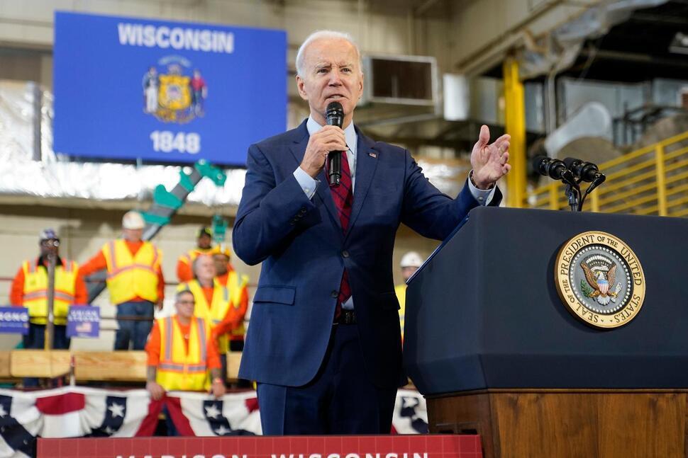 Байден бросает вызов Республиканской партии после социального обеспечения, промаха Medicare