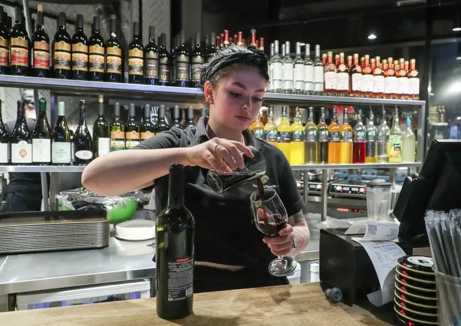 Как дорожает алкоголь в заведениях и кто его импортозаместит