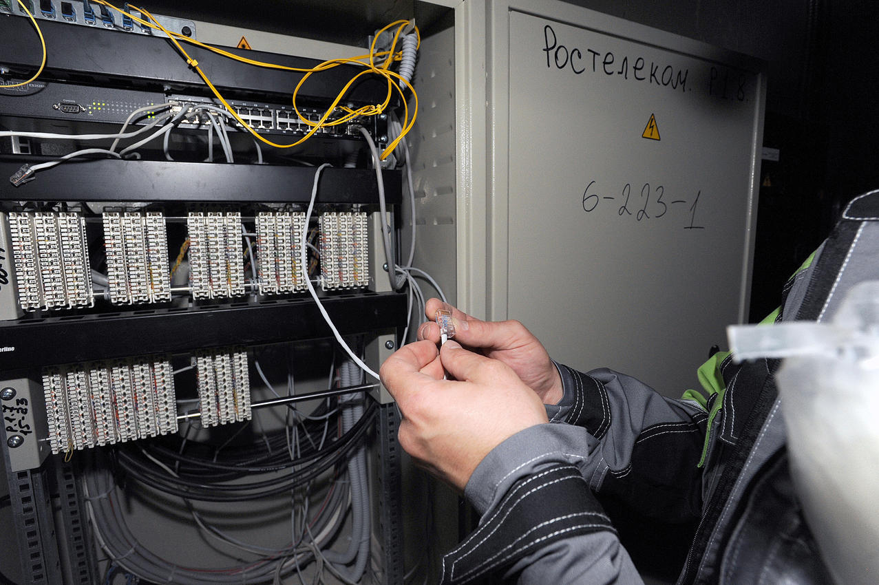 Апрельские изменения в закон. Операторы связи свободно могут входить в МКД.Повышен штраф для авиакомпаний.Изменения в правилах продажи табака и пива.