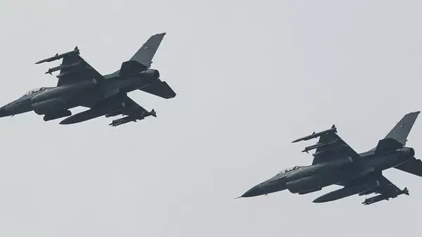 Премьер-министр Польши заявил, что НАТО все еще обсуждает поставки боевых самолетов Украине