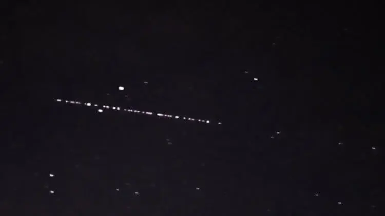 SpaceX Илона Маска мешает украинской армии использовать Starlink? Посмотрите как они летают в прямом эфире прямо сейчас..