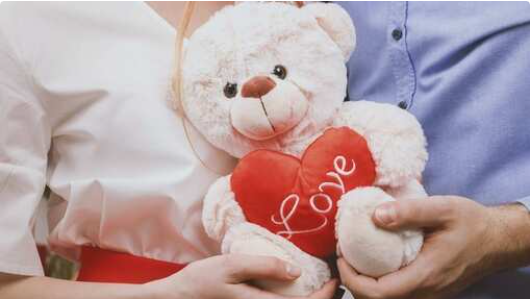 День Тедди 2023: 5 романтических способов выразить свои чувства с помощью мишки