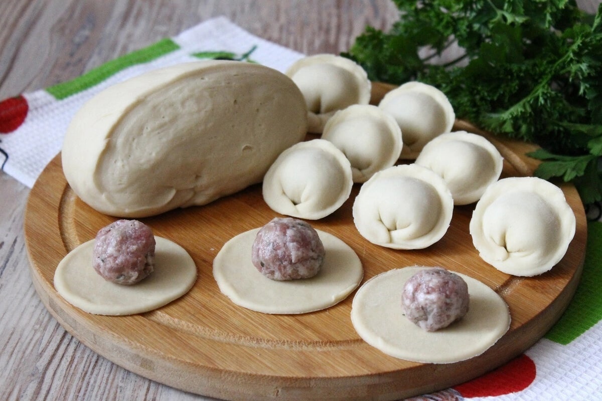 Готовим пельмени. Такого теста для пельменей вы еще не делали.