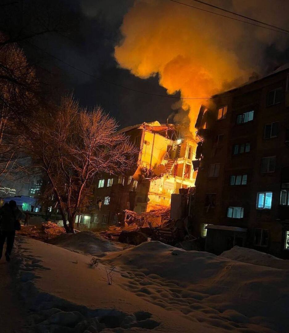 В жилом доме взрыв бытового газа в Новосибирске унес 7 жизней.