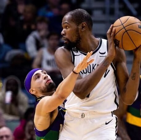 Нападающий "НБА-Нетс" Дюрант обменен в "Санс"