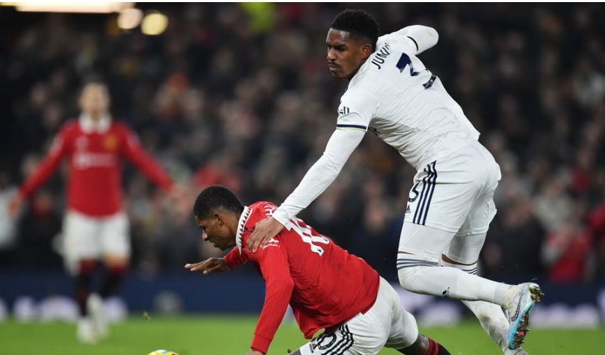 Суперзамена Санчо помогает "Ман Юнайтед" бороться за ничью с "Лидсом"