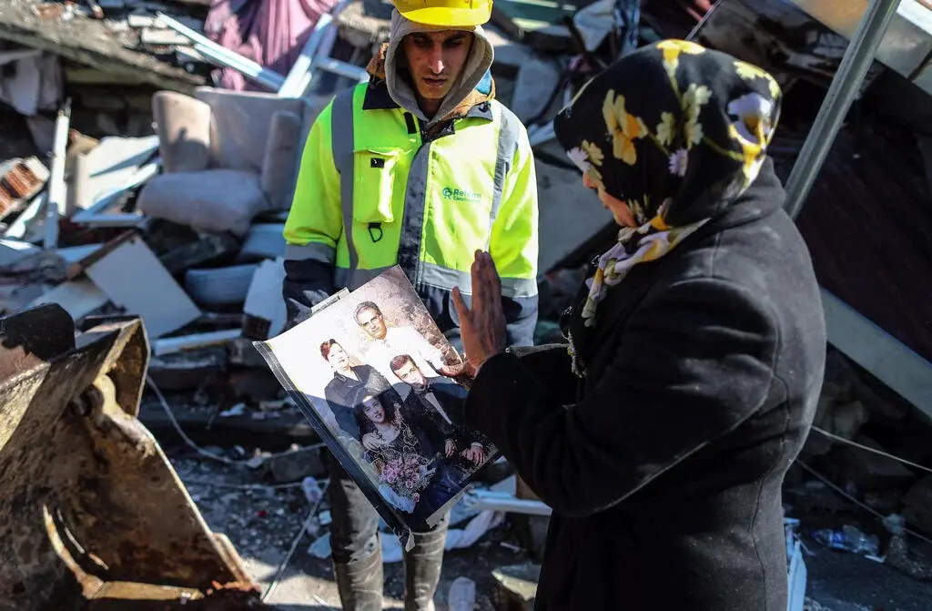Более 16 тысяч погибших при землетрясении: «Шум был смертельным, спасатели тоже застряли в завалах»
