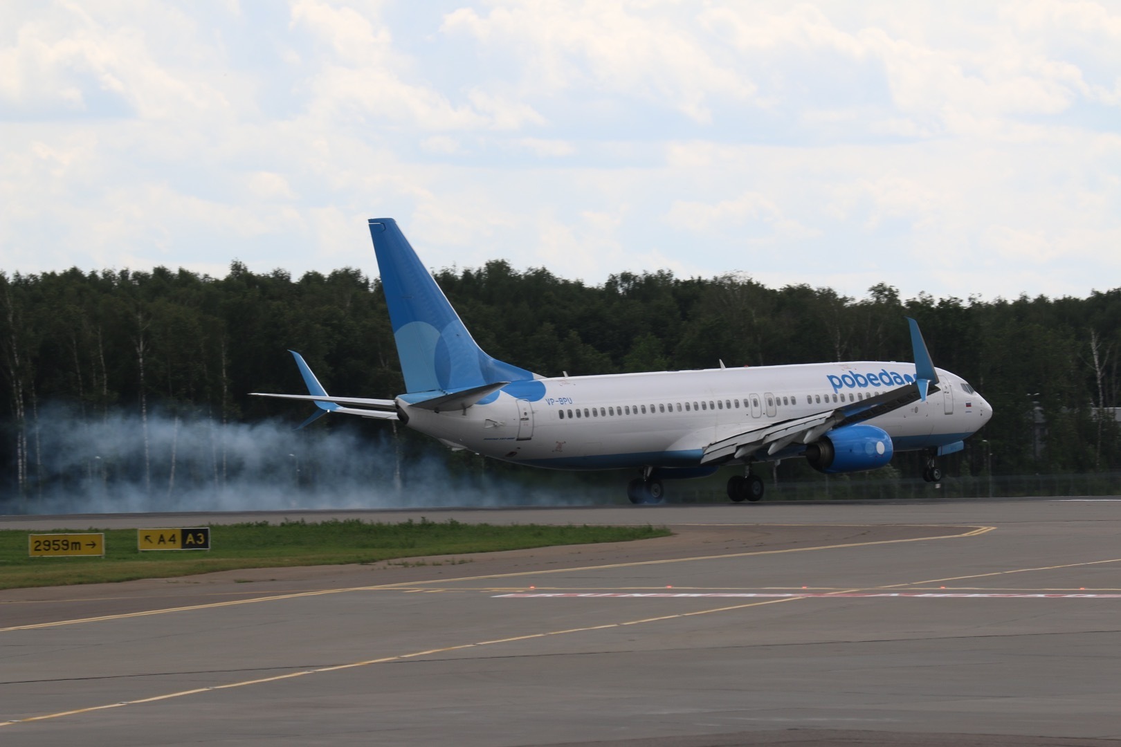 Самолет боинг 737 800. Боинг 737-800 победа. Boeing 737 победа. Самолёт победа Boeing 737-800. Самолёт Боинг 737-800 Pobeda.