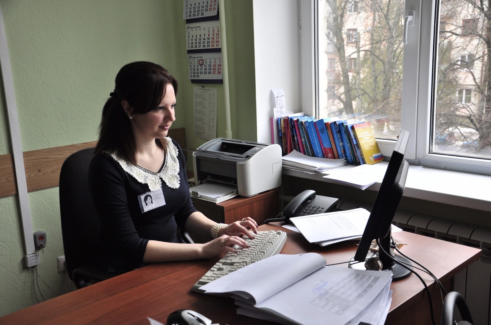 Молодёжь учится в России, а потом работает за границей. Может, пора ввести обязательную отработку после получения диплома?