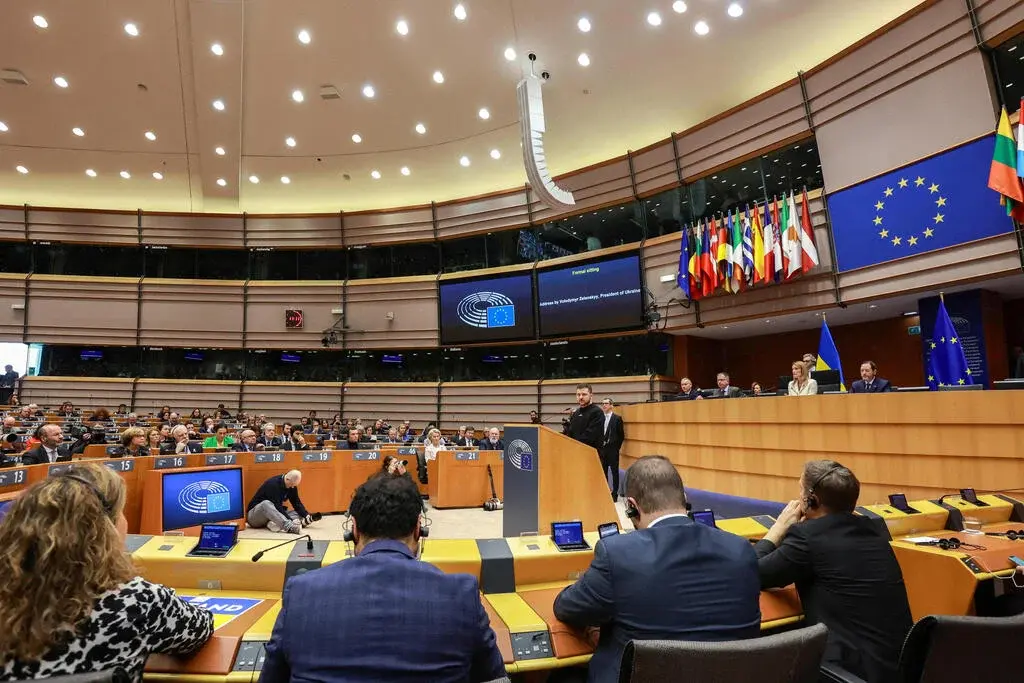 Зеленского встретили как героя на саммите Евросоюза: «Мы вас тоже защищаем»