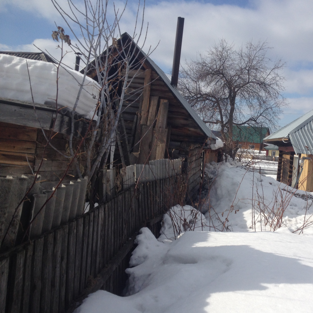 Новый сосед – собственник смежного земельного участка требует снести ваши хозяйственные постройки
