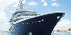 Огромная яхта! Богатые сходят с ума по своему!