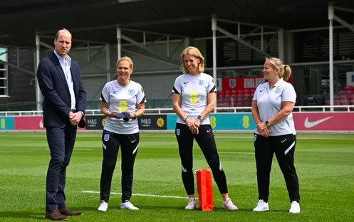 Как подбирают женщин в сборную по футболу в этой стране. Отличный опыт