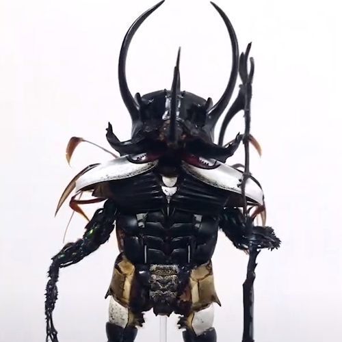 Художник создаёт гуманоидные скульптуры из частей мёртвых насекомых